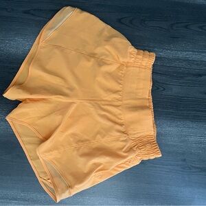 lululemon hotty hots 4 in worn twice good condition